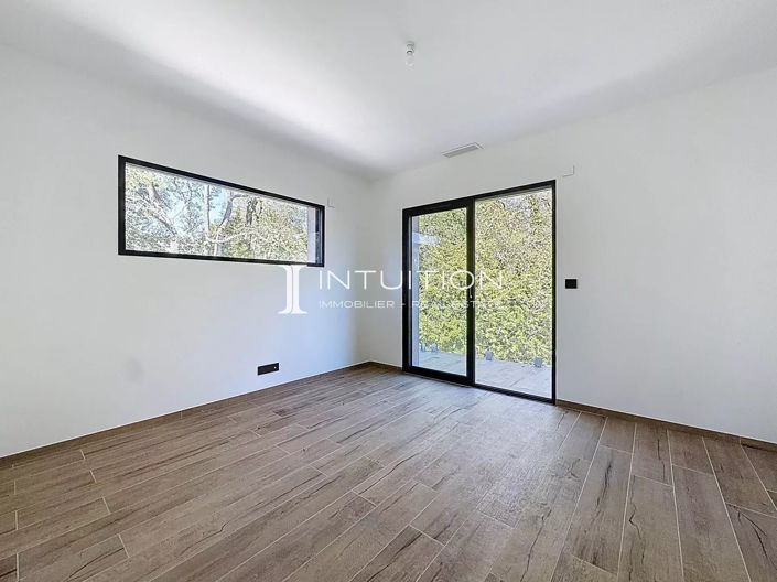 Image No.18-3 Bed House for sale