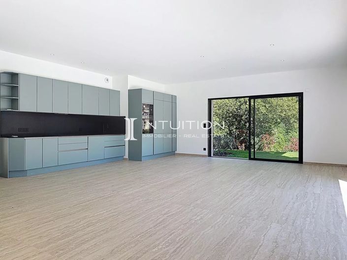 Image No.9-3 Bed House for sale