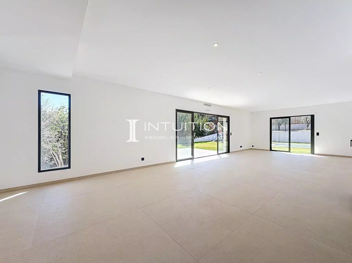 Image No.13-3 Bed House for sale