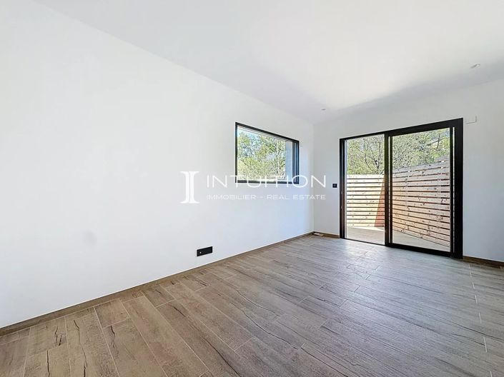 Image No.15-3 Bed House for sale