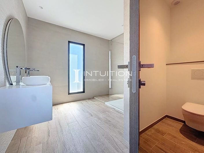 Image No.17-3 Bed House for sale