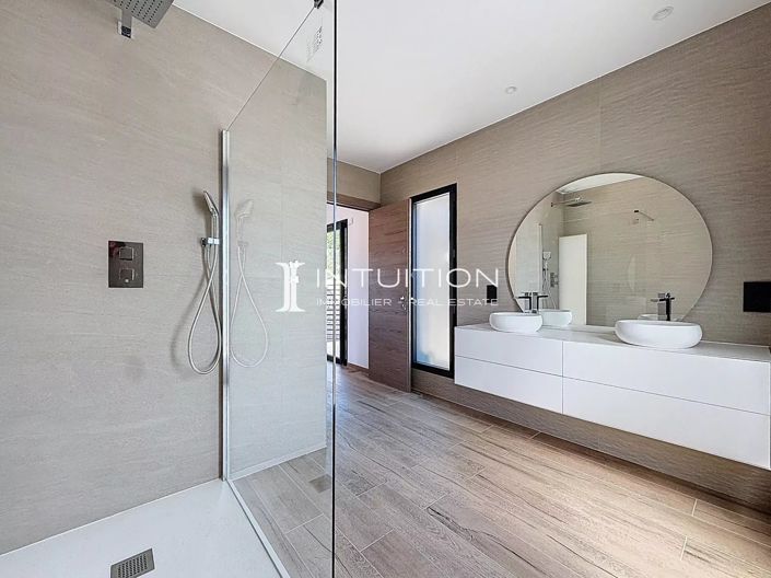 Image No.19-3 Bed House for sale