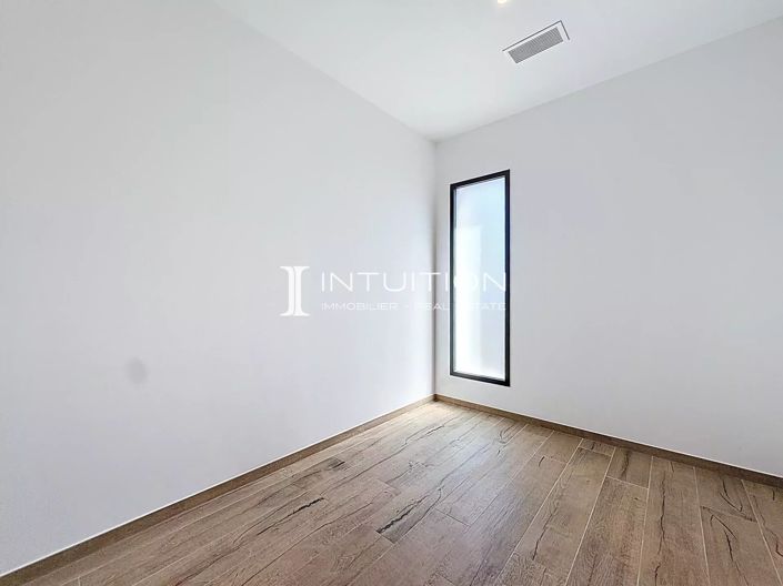 Image No.20-3 Bed House for sale