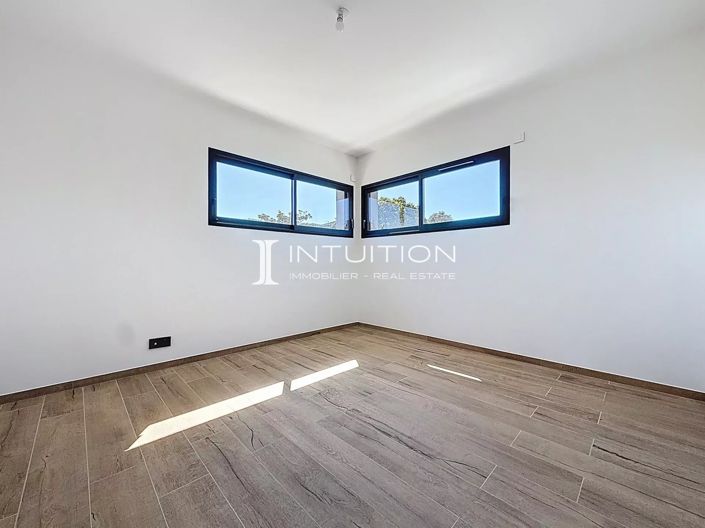 Image No.21-3 Bed House for sale