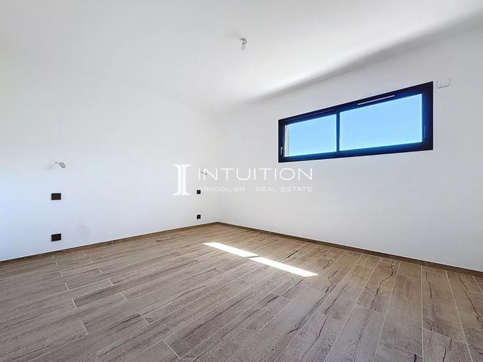 Image No.22-3 Bed House for sale