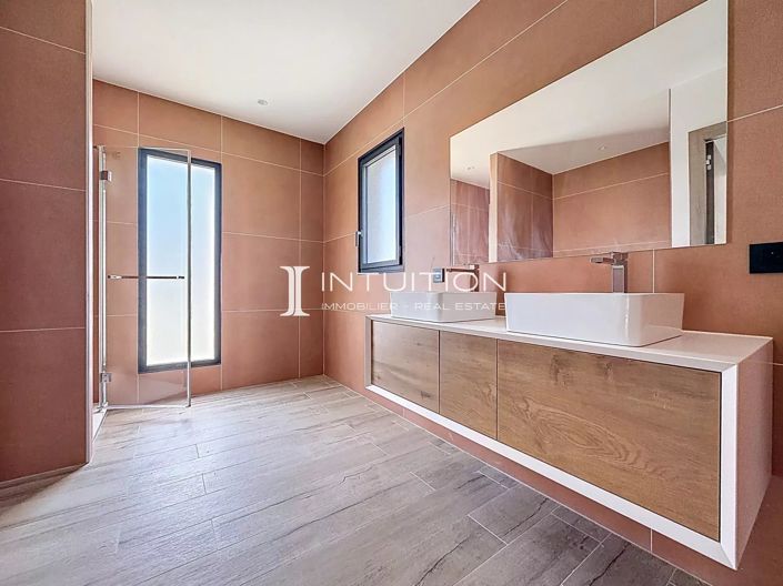 Image No.23-3 Bed House for sale