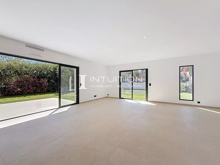 Image No.9-3 Bed House for sale