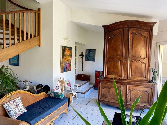 Image No.11-3 Bed House for sale