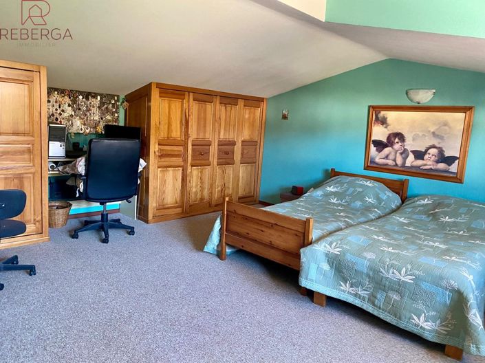 Image No.17-3 Bed House for sale