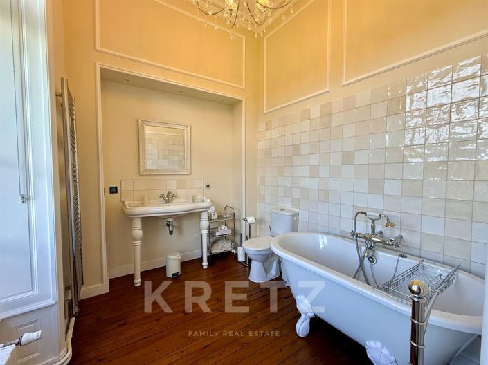 Image No.18-16 Bed Property for sale