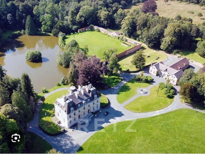 Image No.3-16 Bed Property for sale