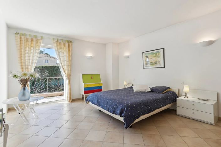 Image No.10-5 Bed House for sale