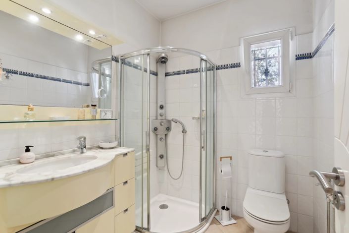 Image No.15-5 Bed House for sale