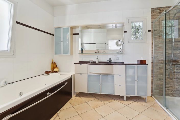 Image No.17-5 Bed House for sale