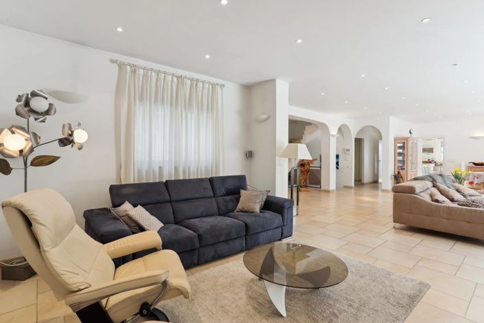 Image No.18-5 Bed House for sale