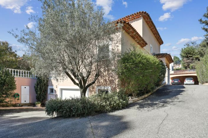 Image No.20-5 Bed House for sale