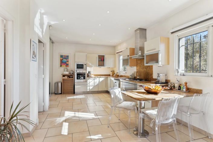 Image No.7-5 Bed House for sale