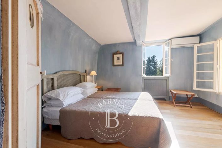 Image No.14-3 Bed House for sale