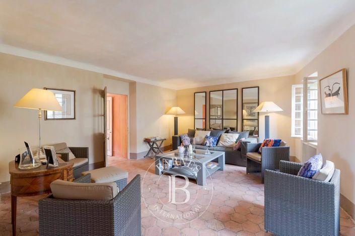 Image No.9-3 Bed House for sale