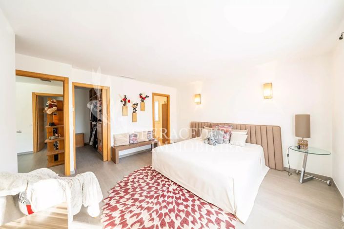 Image No.11-3 Bed House for sale