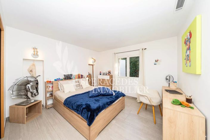 Image No.13-3 Bed House for sale