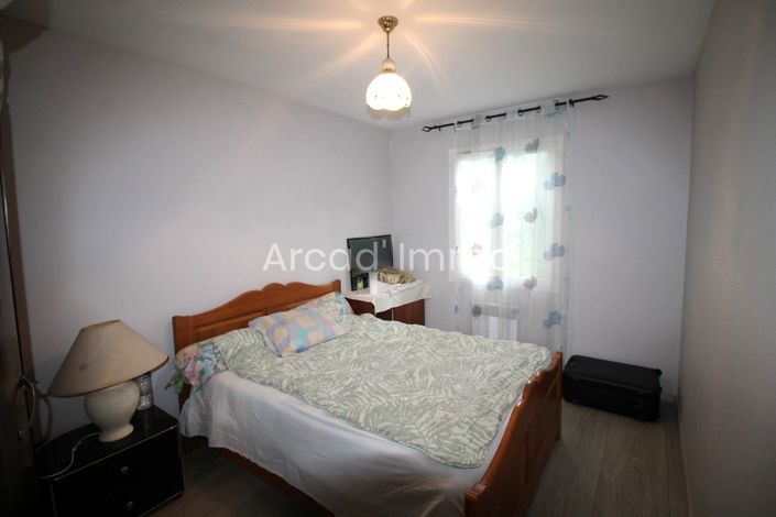 Image No.6-4 Bed House for sale