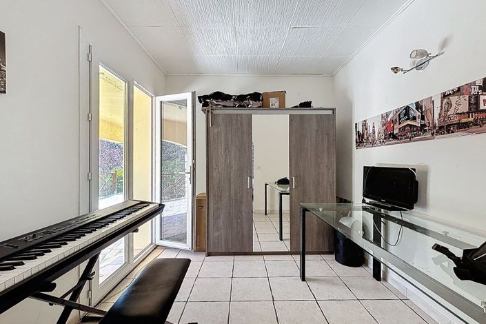 Image No.11-5 Bed House for sale