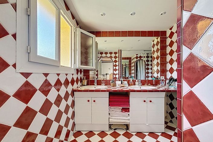 Image No.17-5 Bed House for sale