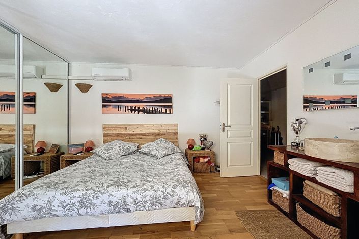 Image No.7-5 Bed House for sale