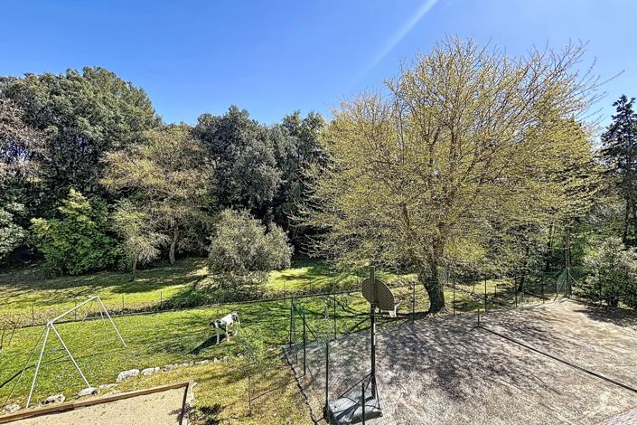 Image No.8-5 Bed House for sale