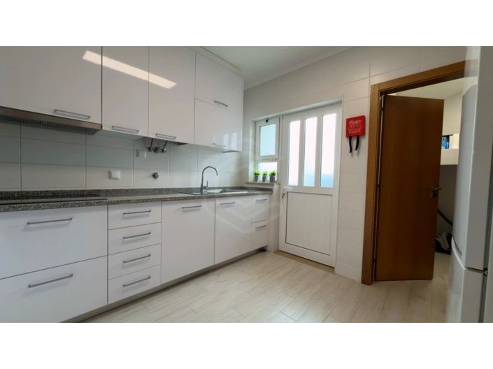 Image No.11-3 Bed House for sale