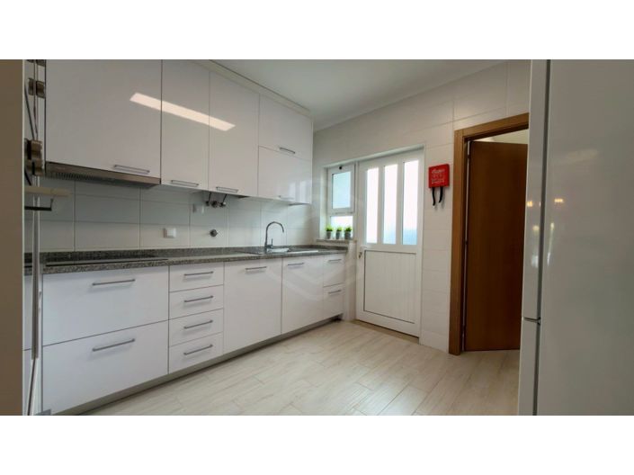 Image No.13-3 Bed House for sale