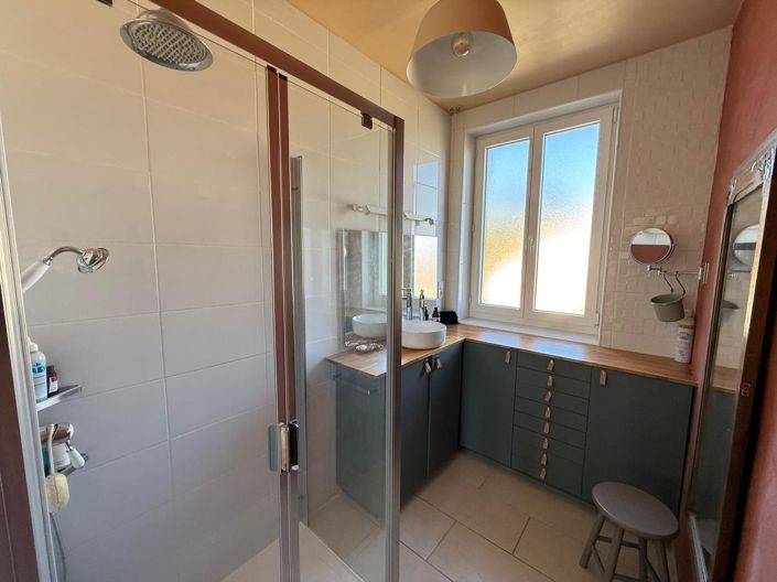 Image No.10-3 Bed House for sale