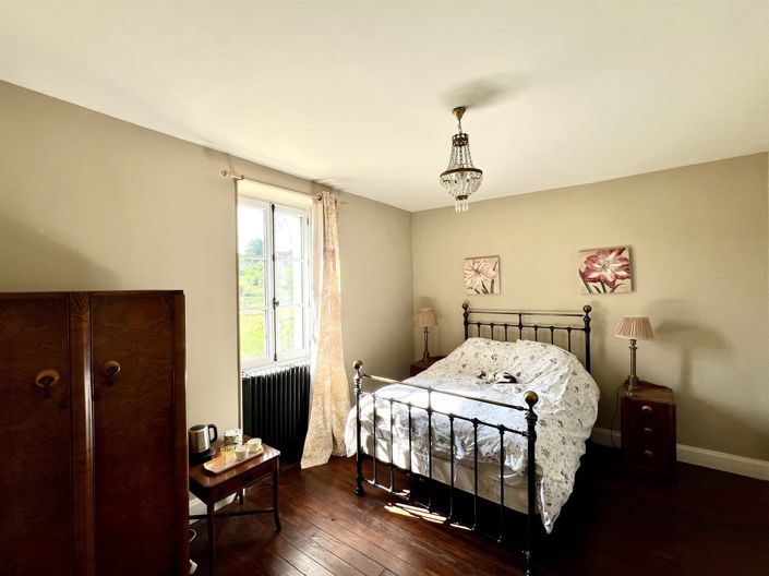 Image No.15-4 Bed House for sale