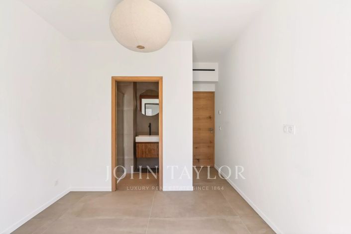 Image No.14-House for sale