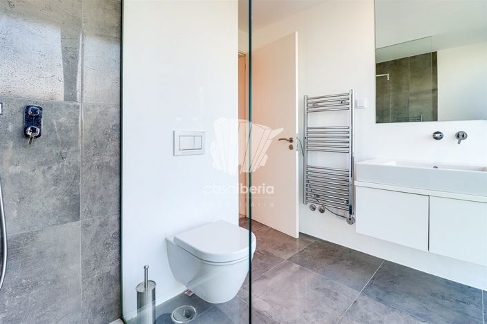 Image No.12-3 Bed House for sale