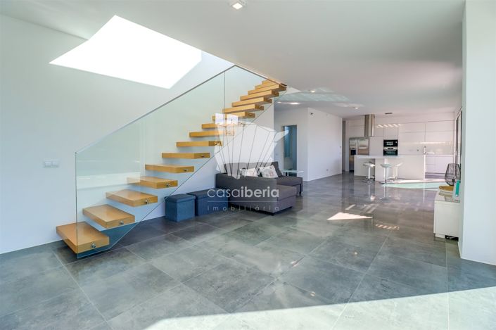 Image No.15-3 Bed House for sale