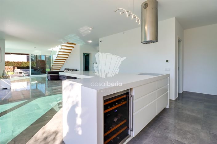 Image No.18-3 Bed House for sale