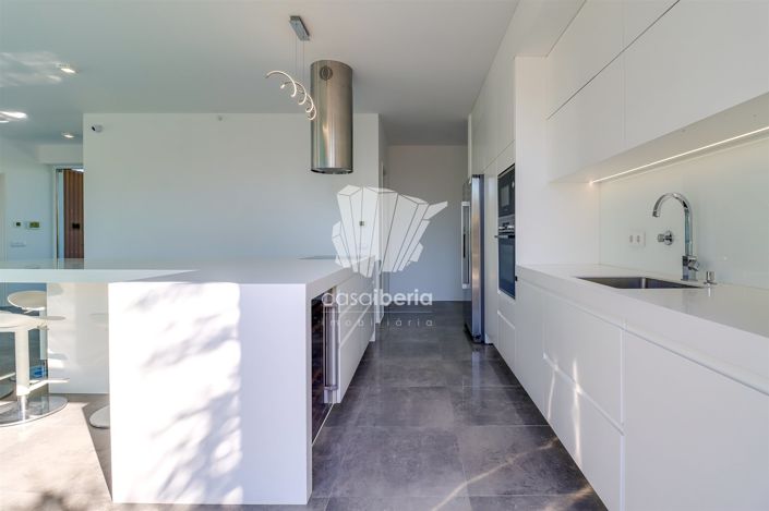 Image No.19-3 Bed House for sale