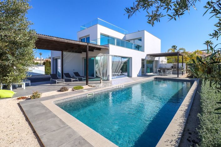 Image No.2-3 Bed House for sale