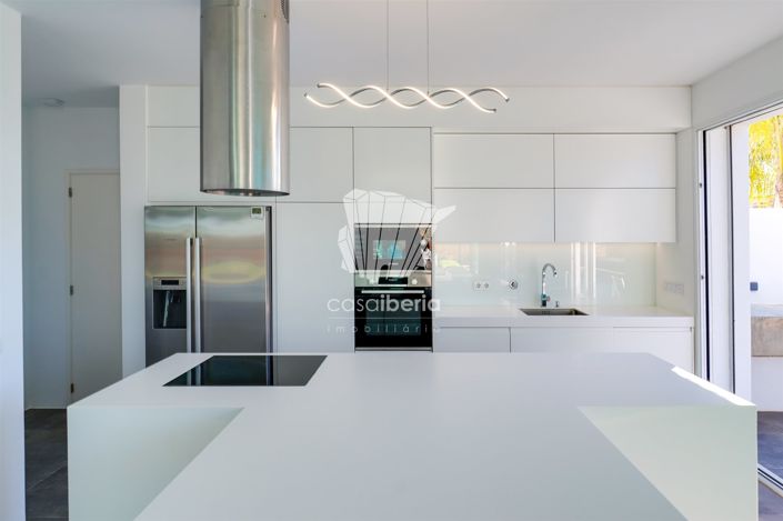 Image No.20-3 Bed House for sale