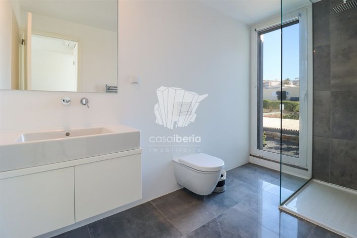 Image No.26-3 Bed House for sale