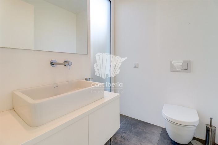 Image No.8-3 Bed House for sale