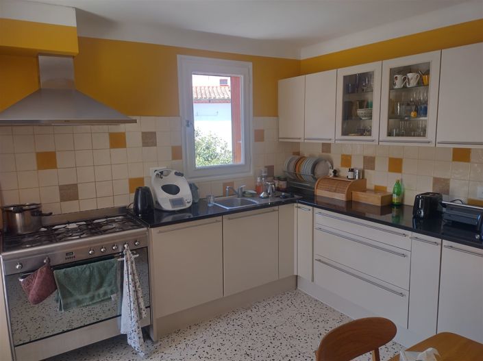 Image No.6-6 Bed House for sale