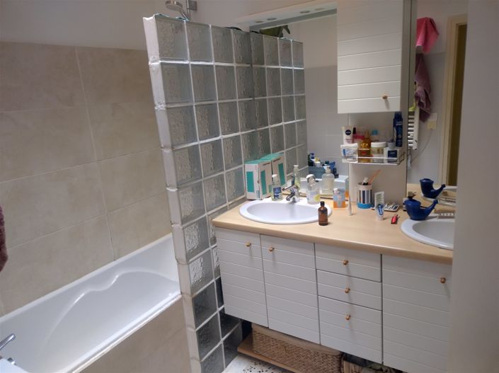 Image No.9-6 Bed House for sale