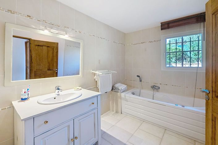 Image No.13-4 Bed House for sale