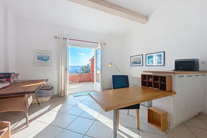 Image No.15-4 Bed House for sale