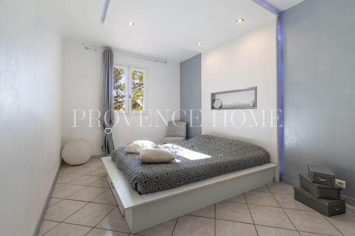 Image No.8-4 Bed House for sale