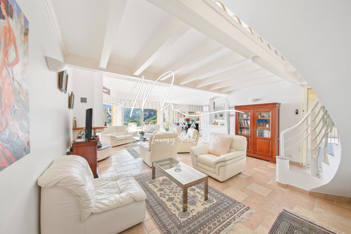 Image No.10-5 Bed House for sale