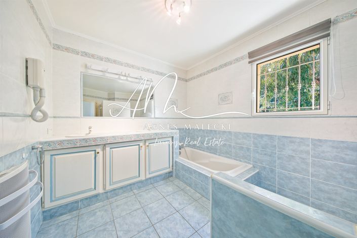 Image No.17-5 Bed House for sale